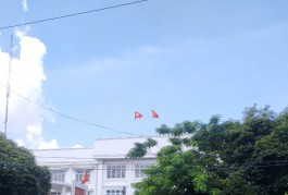 Ngộp Lạc Long Quân - Quận 11- HXH vô nhà 60m2 - 3 tầng BTCT